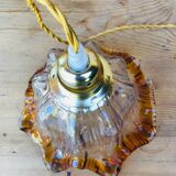 Suspension forms tulip in Murano glass has coppery edge.