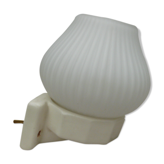 Porcelain or ceramic and art deco opaline wall light