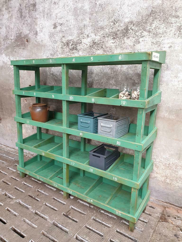 Bibliothèque verte en bois