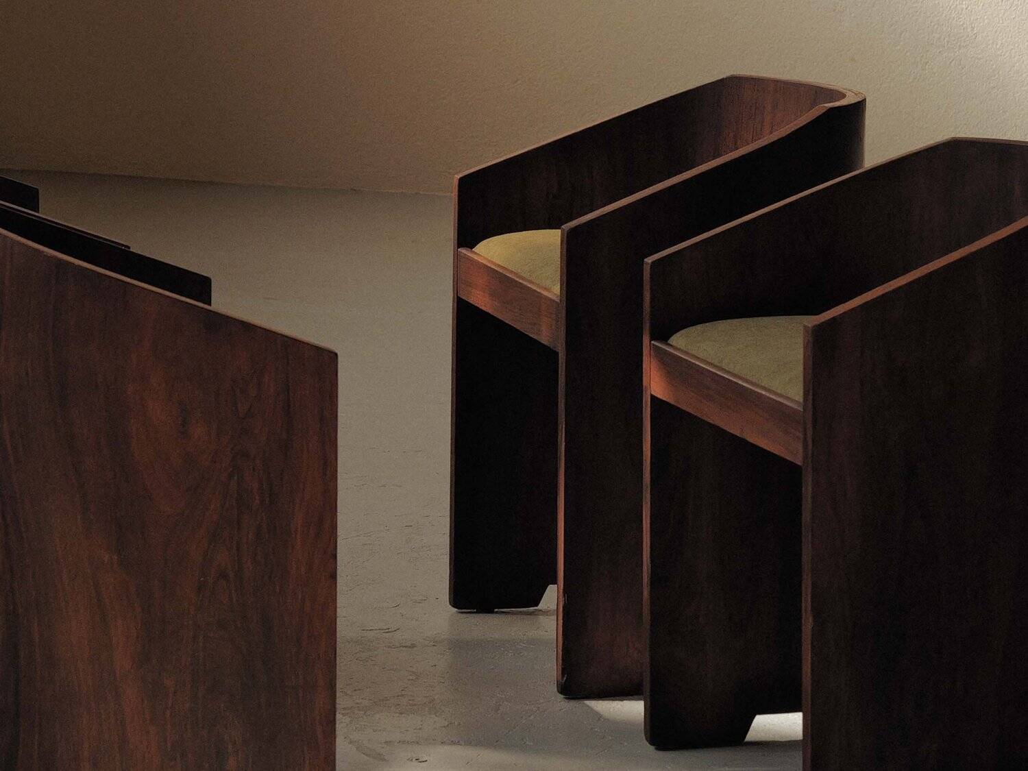 Set of 4 Art Deco armchairs in rosewood veneer, circa 1930.