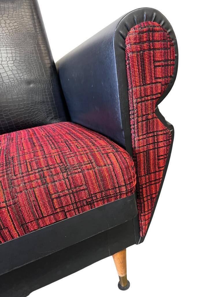 Vintage black and red sofa / three-seater / sofa bed