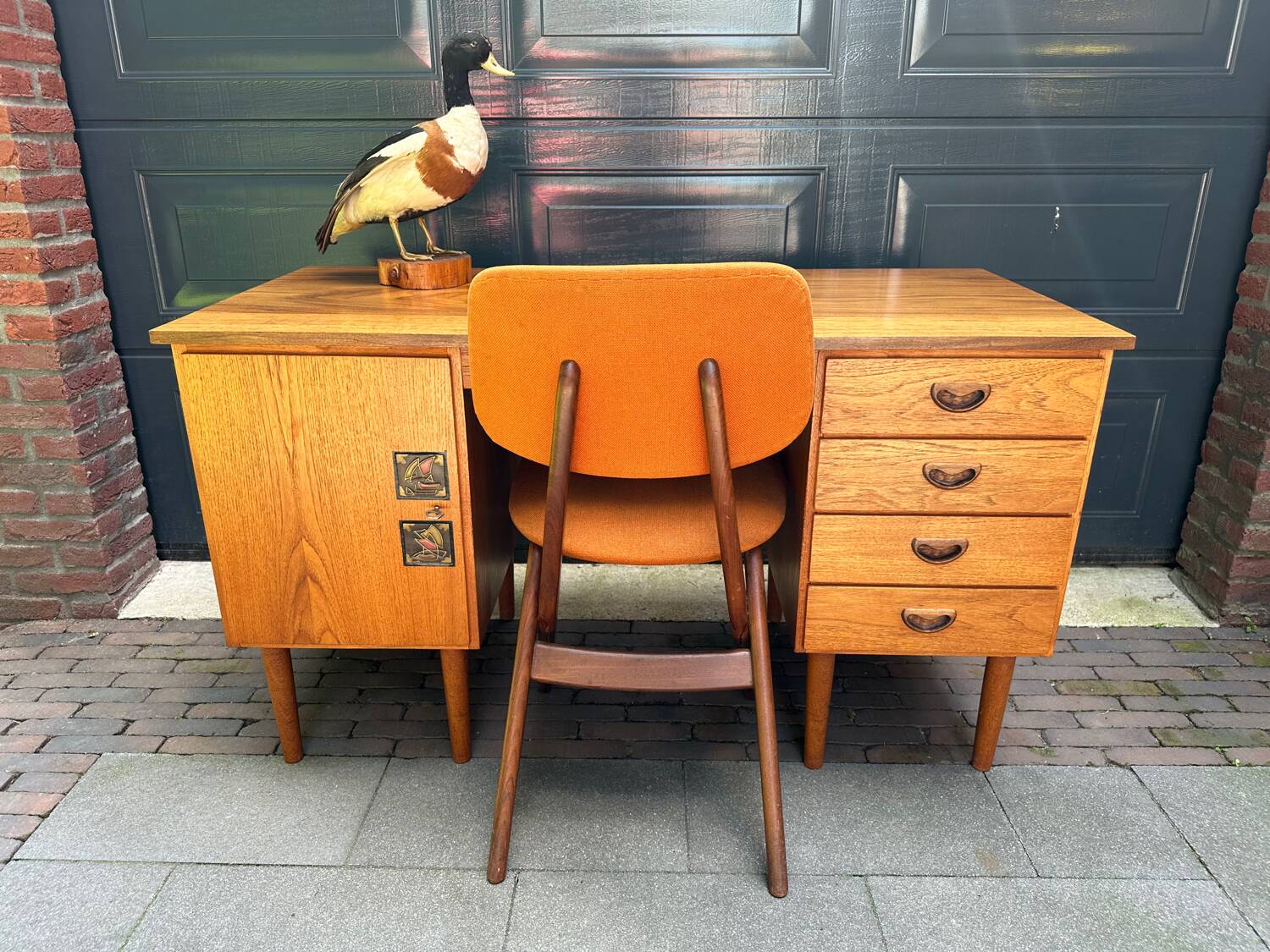Louis van Teeffelen desk