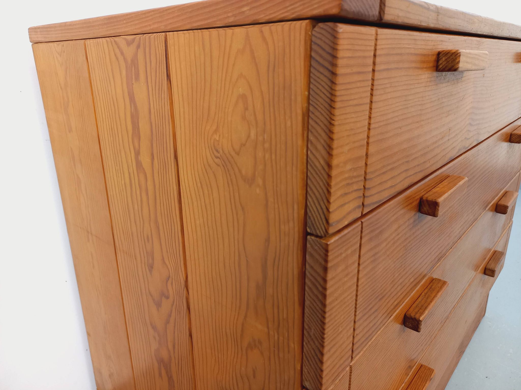 Vintage pine chest of drawers from the 1970s.
