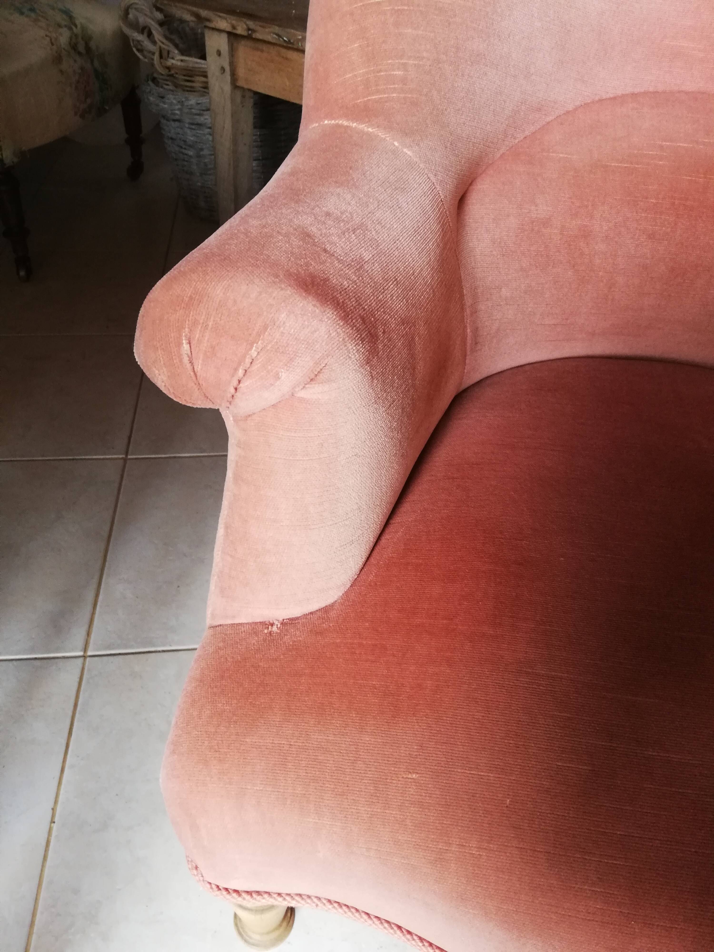 Pink toad chair