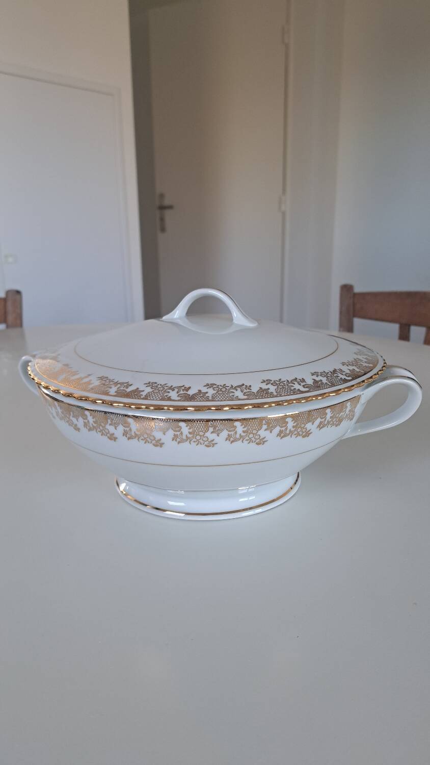 Luxury porcelain service