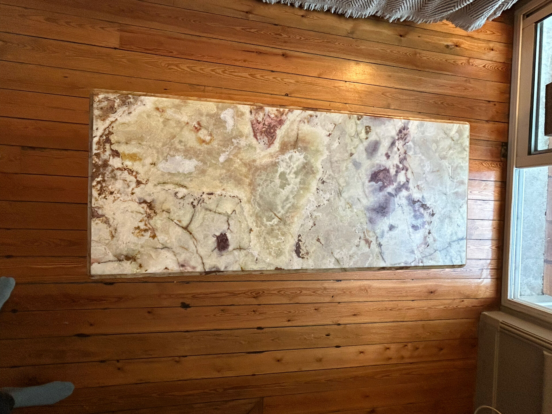 Table basse en onyx et laiton