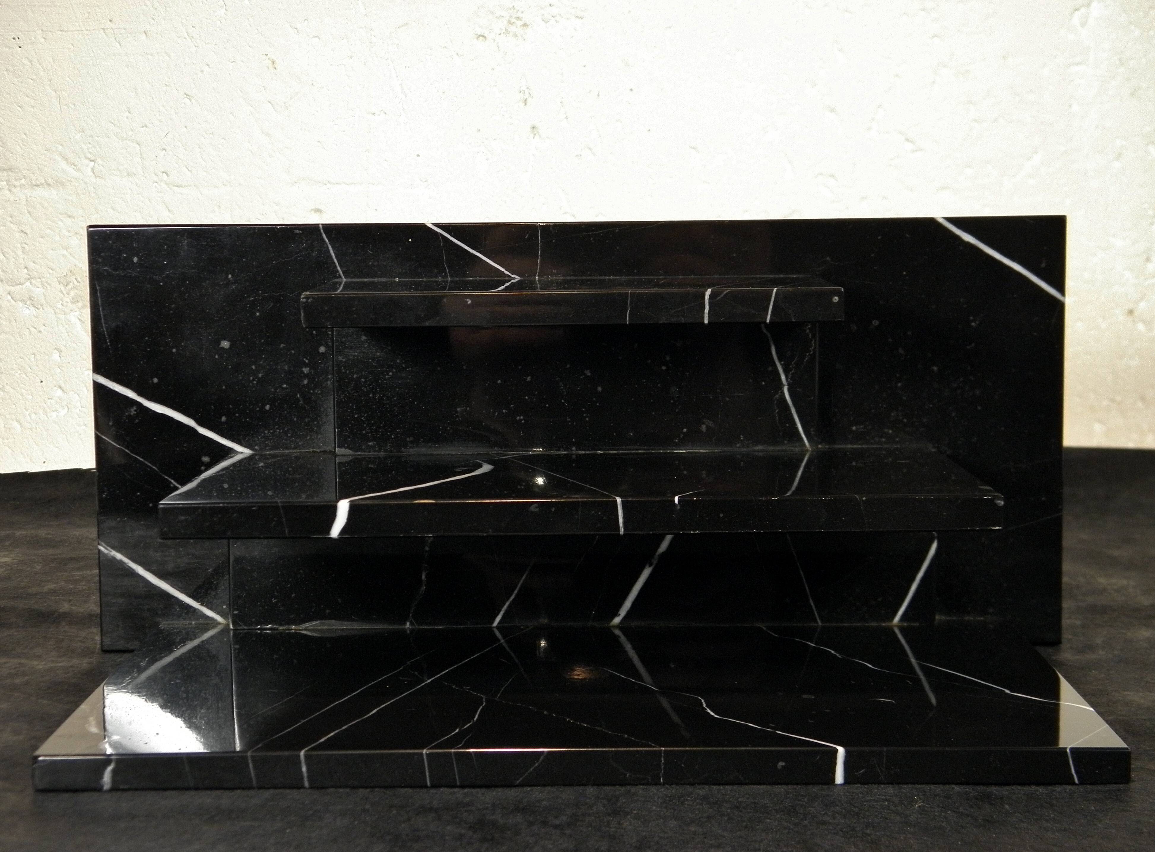 PORTE-LETTRES, RANGE-COURRIER en MARBRE