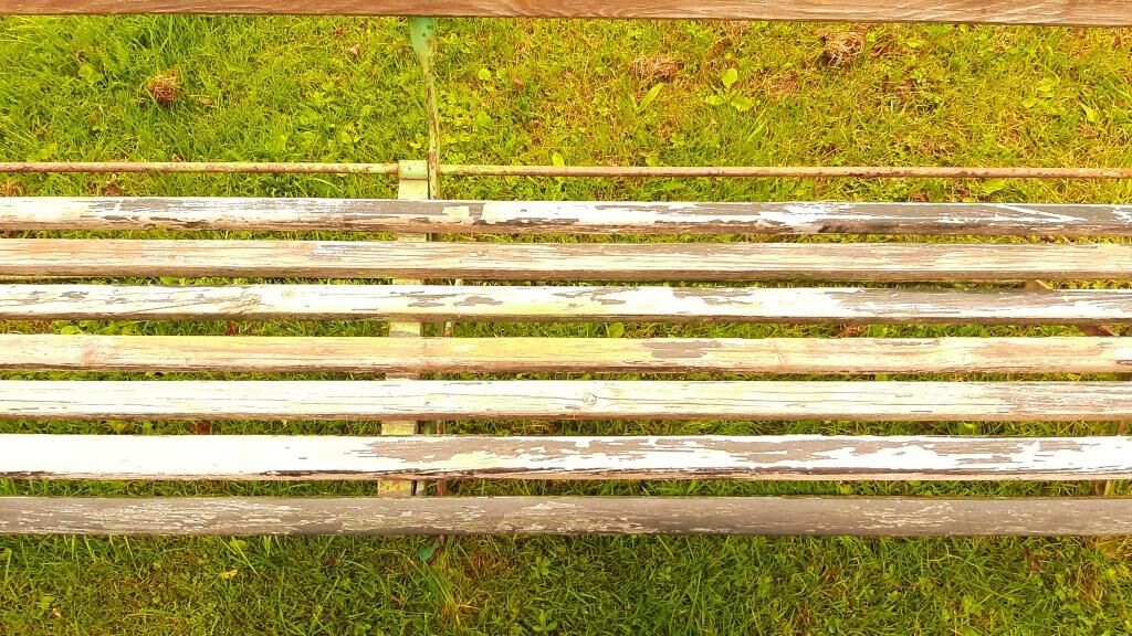 Folding garden bench