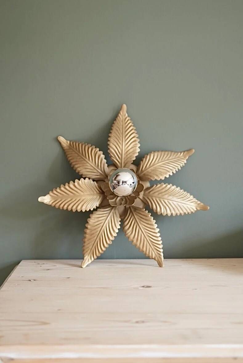 Wall light or ceiling light flower in gold metal