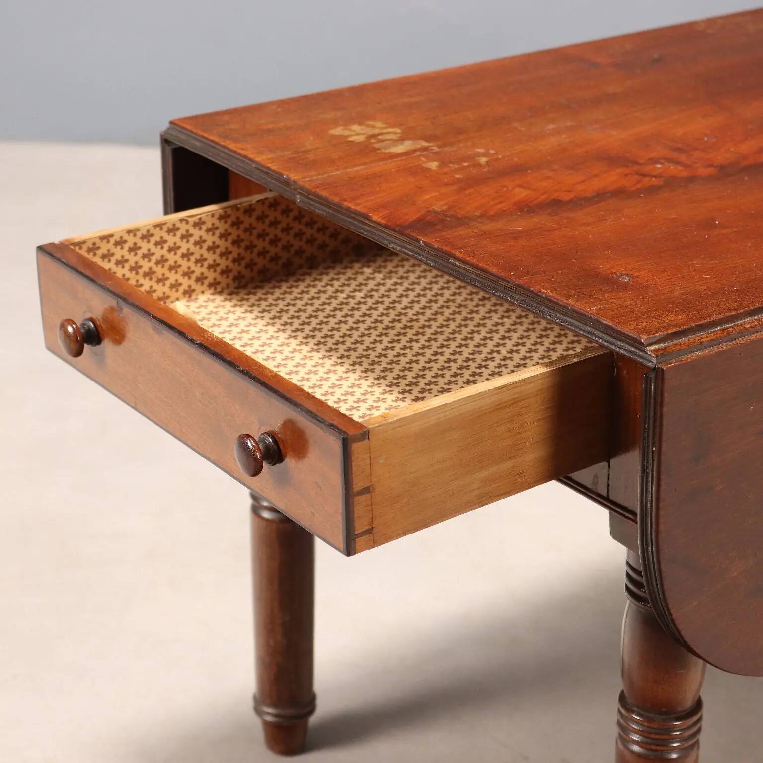 Antique mahogany side table, England, 19th century.