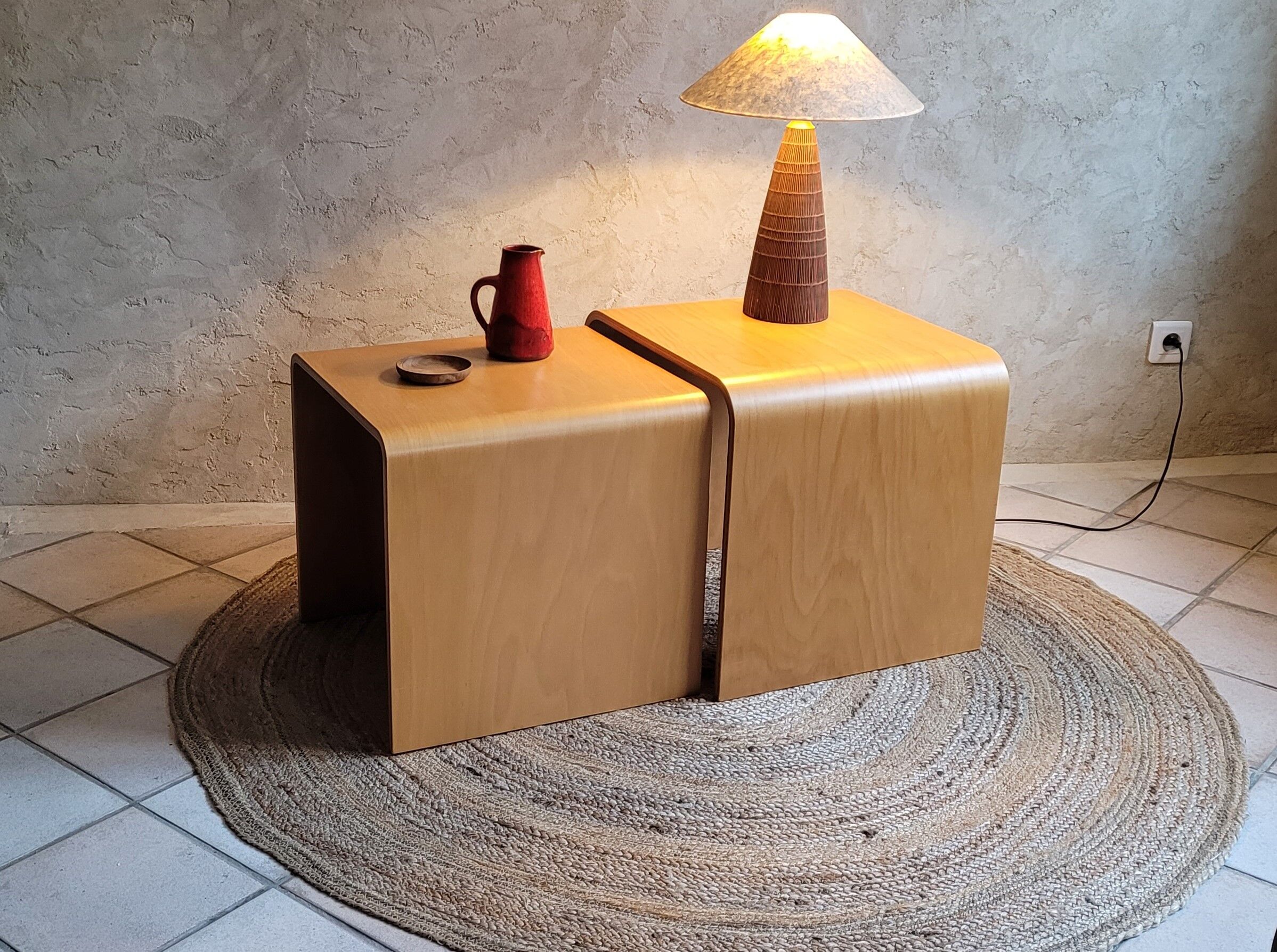 Set of two nesting tables