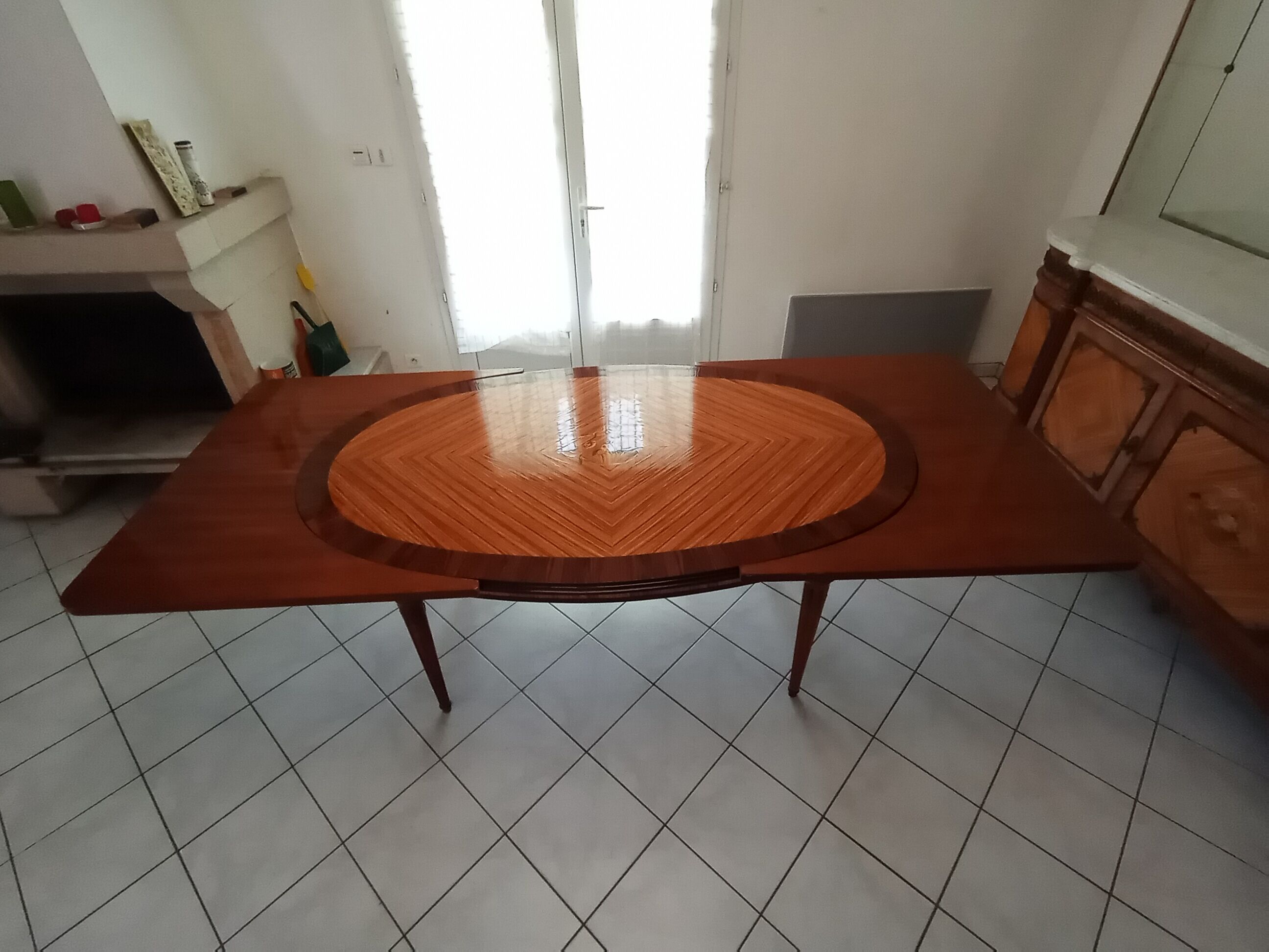 Oval table, varnish Louis XV style