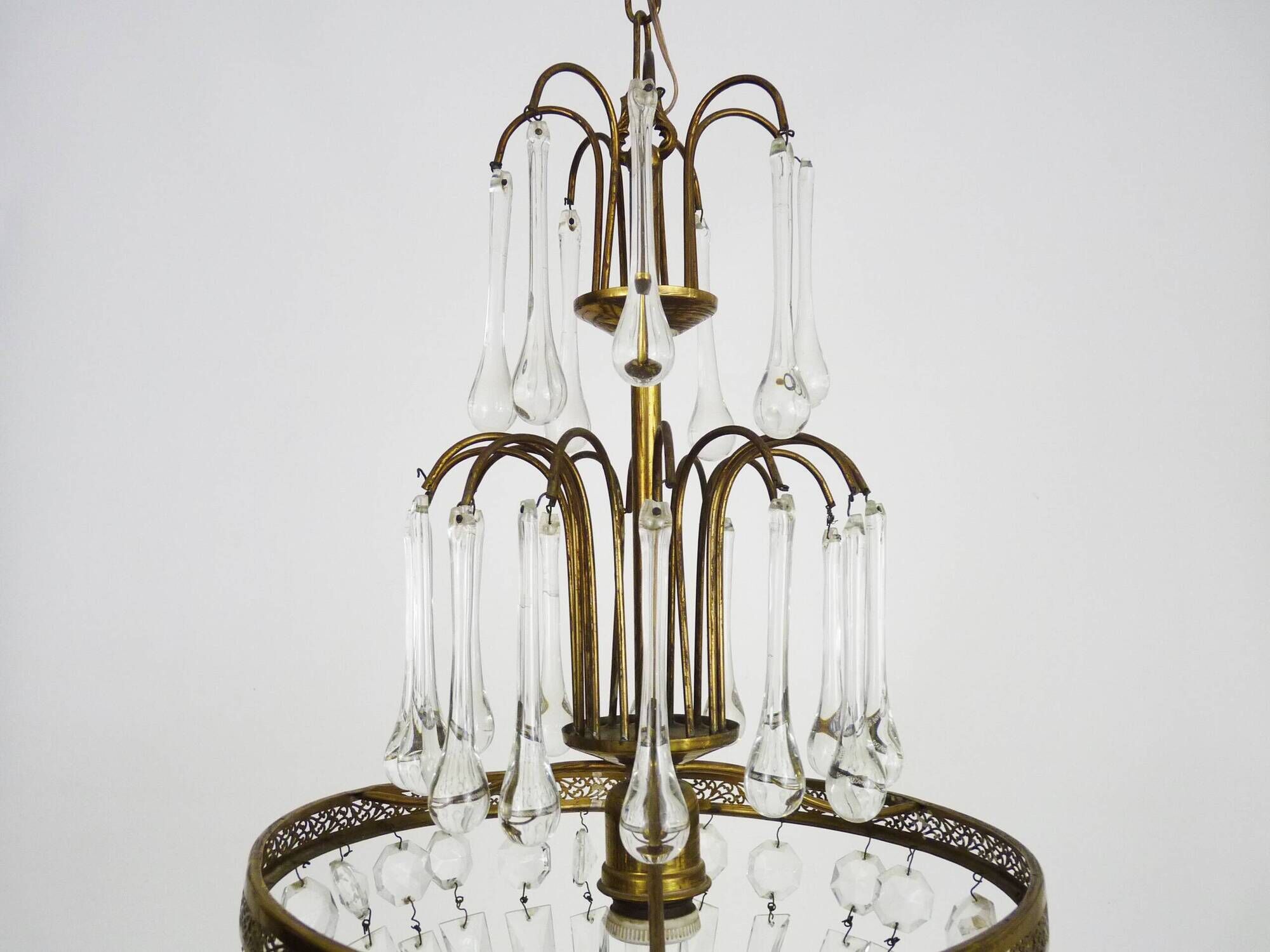 Chandelier, crown ceiling light in brass, 3 levels, 1 light, water drop pendants. 70s