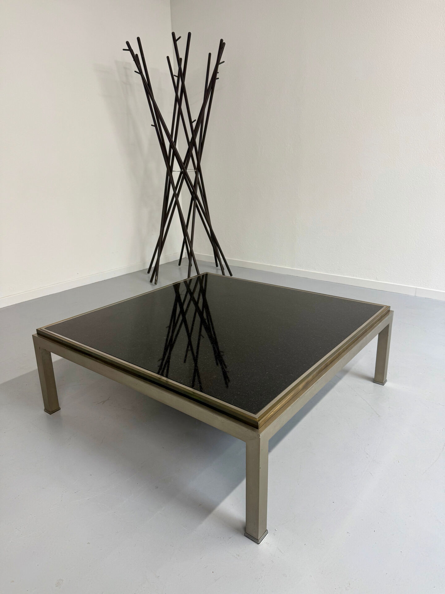 Large Flaminia coffee table designed by Willy Rizzo from the 1970s, metal and stone.