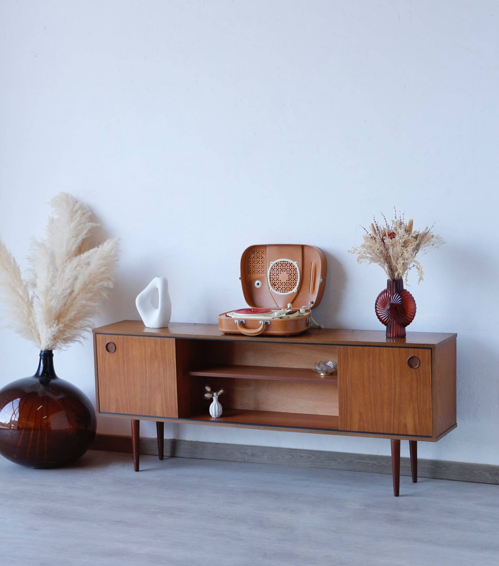 Minimalist teak sideboard – 1960s – England