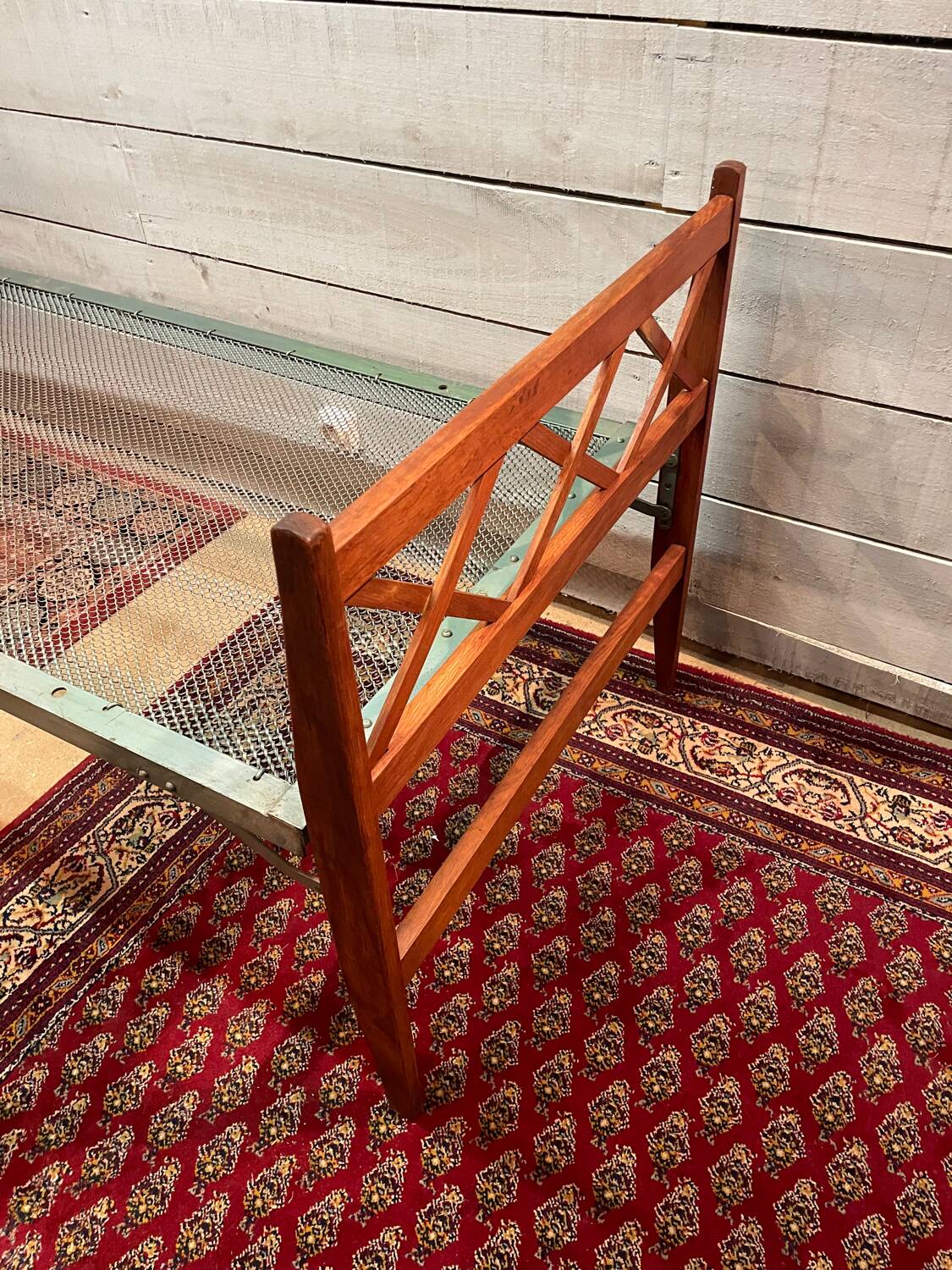 Vintage oak daybed from the 50s/60s.