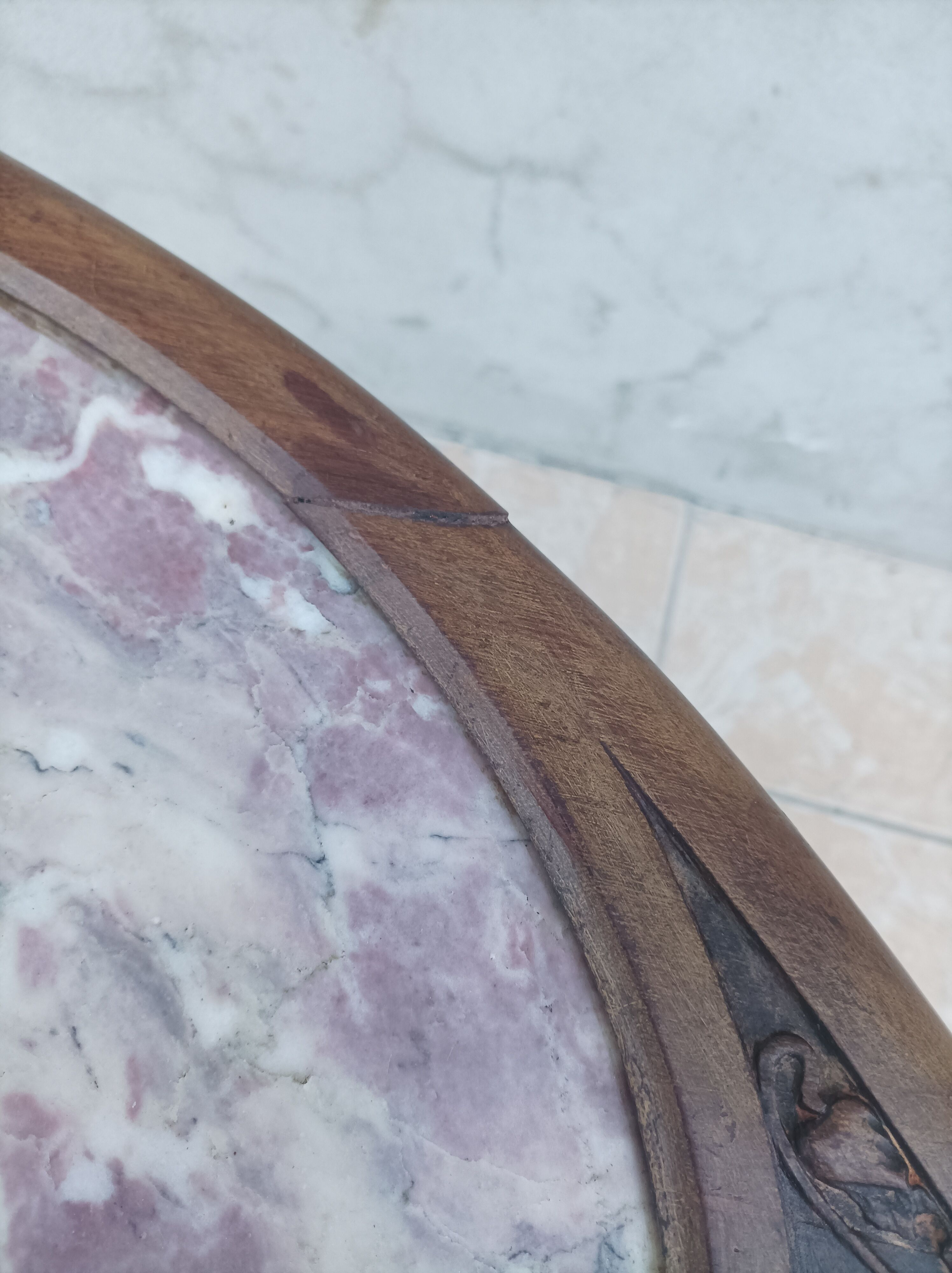 Table guéridon Art Nouveau en acajou et dessus en marbre