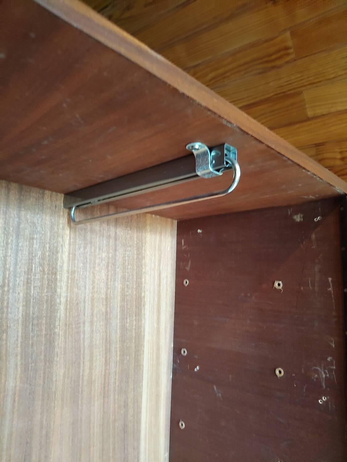 Armoire vintage scandinave en bois – penderie et étagères – années 60