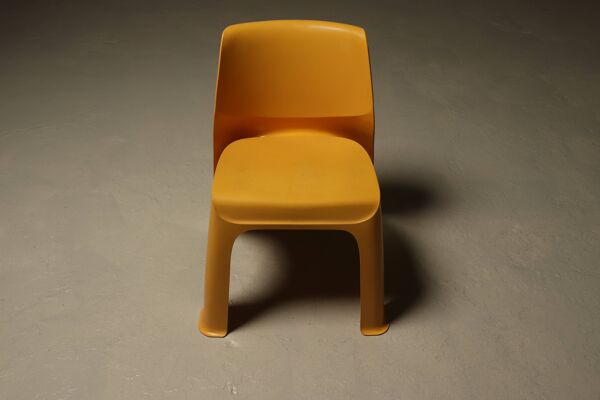 Chaise monobloc sculpturale en plastique ABS jaune, années 1970