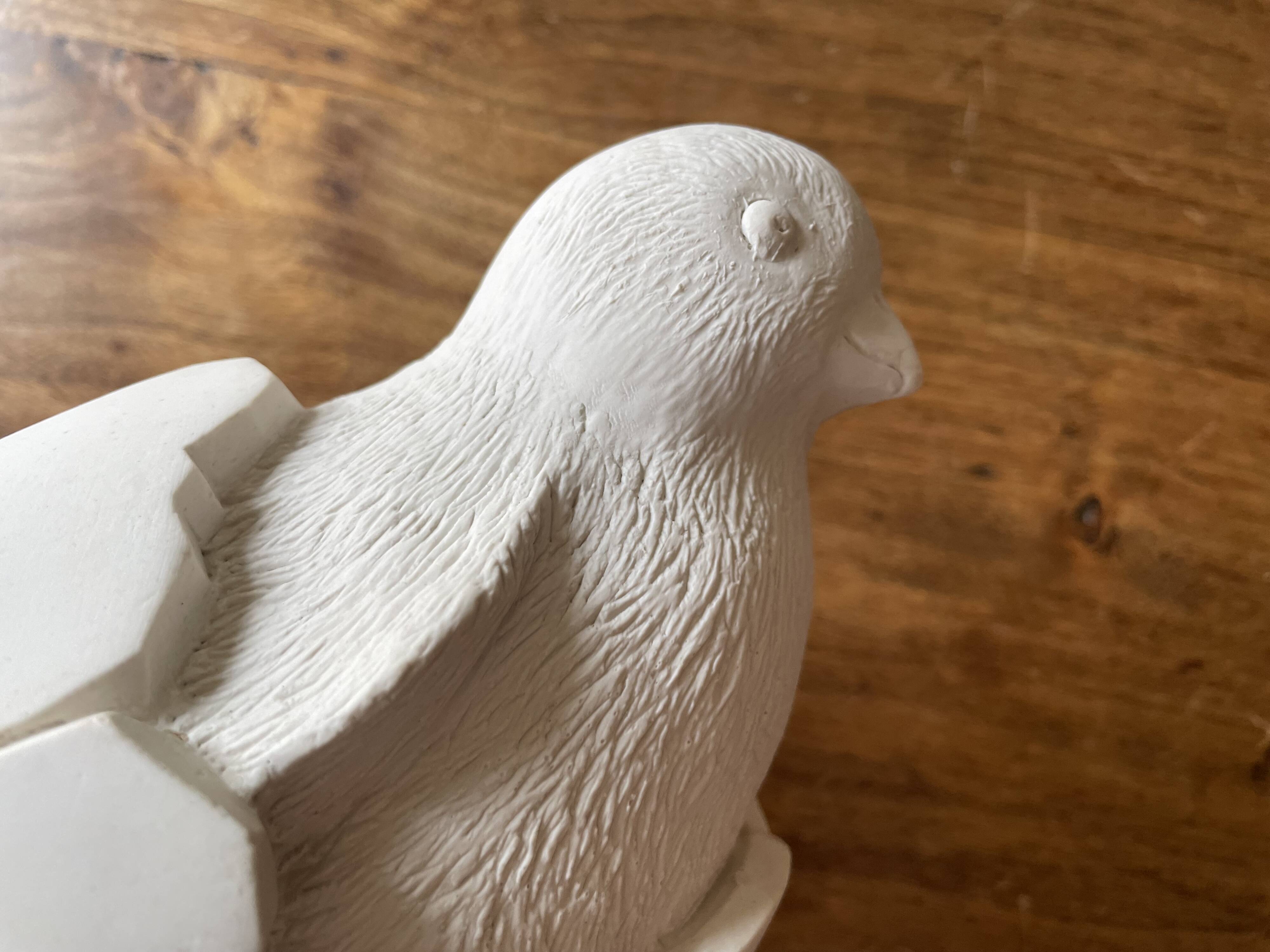 Chick in its egg, decorative plaster - empty pocket