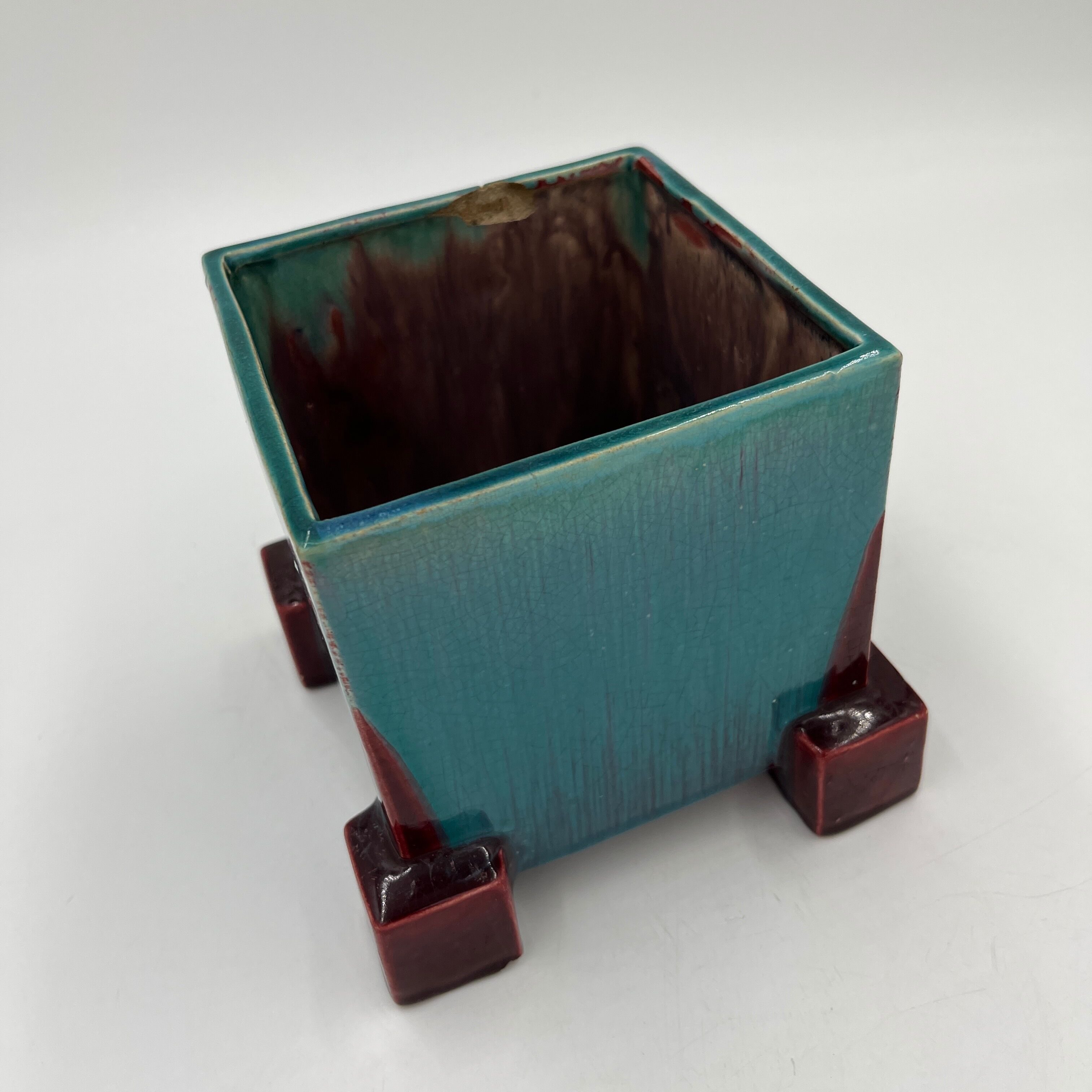 Square art deco pot cover of Thulin pottery