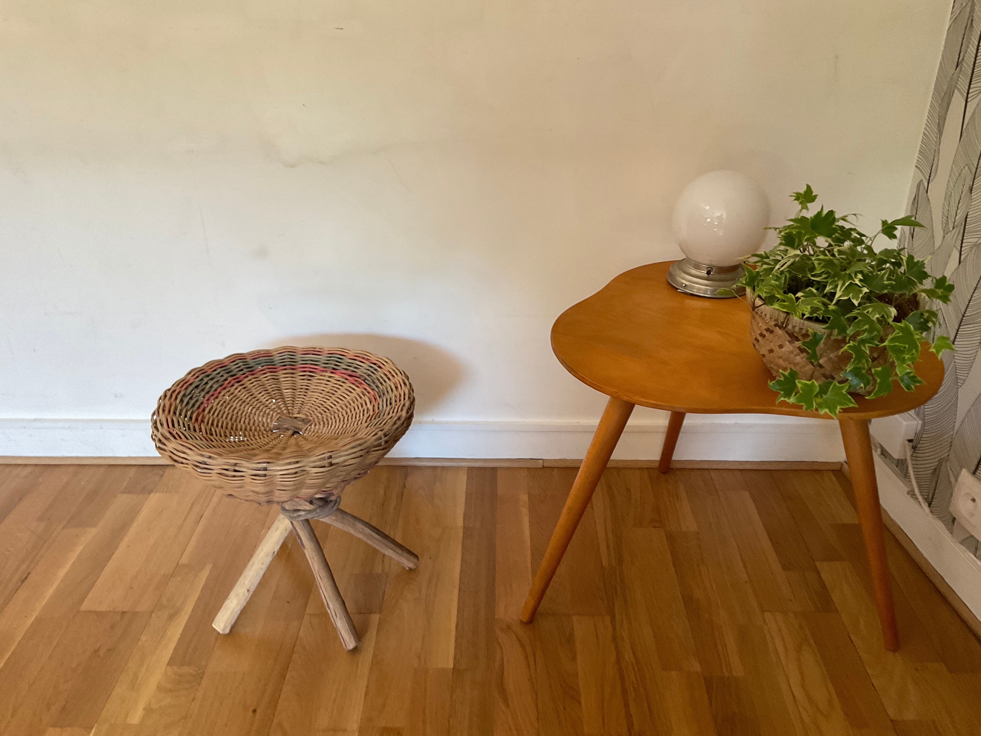 Wicker stool crossed feet