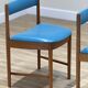 7 chaises de salle à manger McIntosh en vinyle bleu