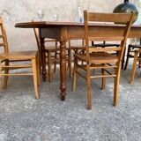 Ancienne table bistrot ovale en bois massif teinte claire  Dimensions 220 cm x 88 cm