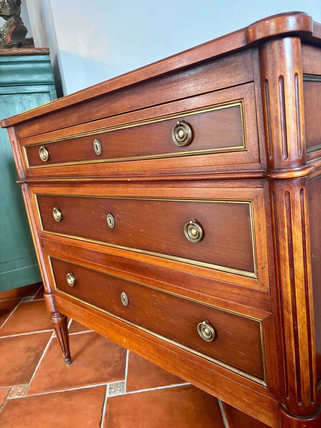 Commode de style Louis XVI