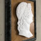 Profil d’un jeune homme dans le goût de l’antique en marbre