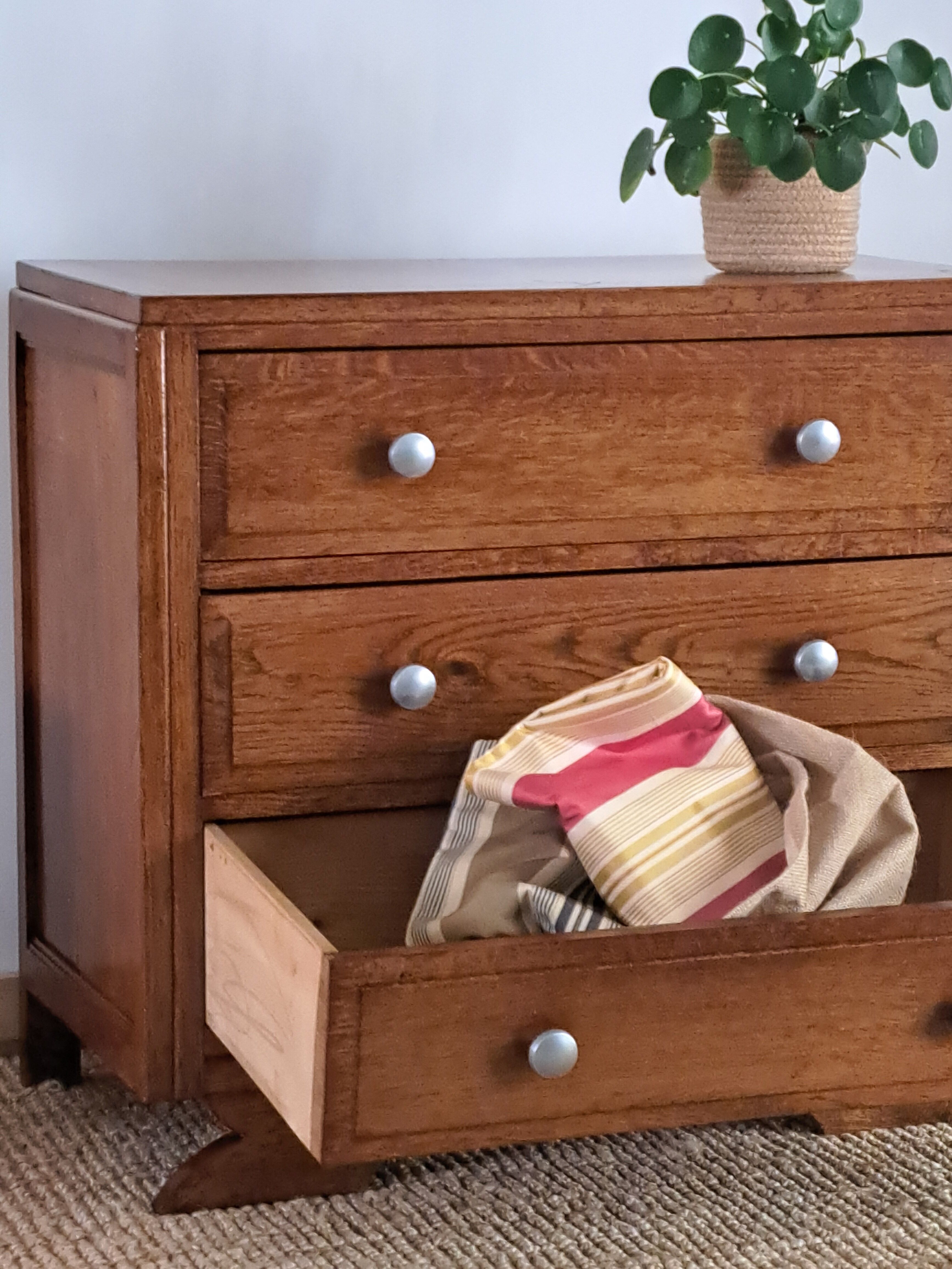 Oak chest of drawers from the 1950s.