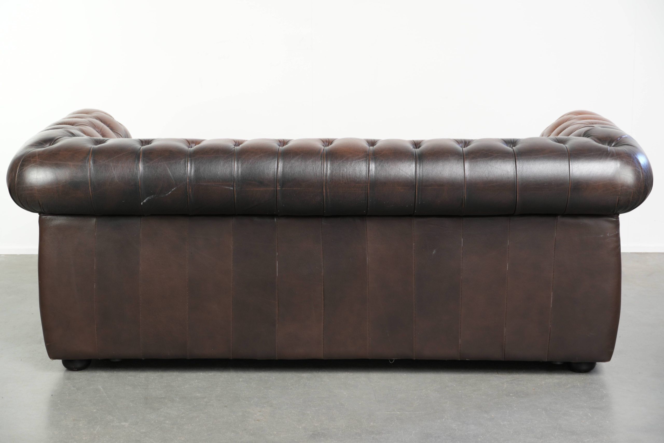 Brown cowhide leather Chesterfield 3-seater sofa in English style