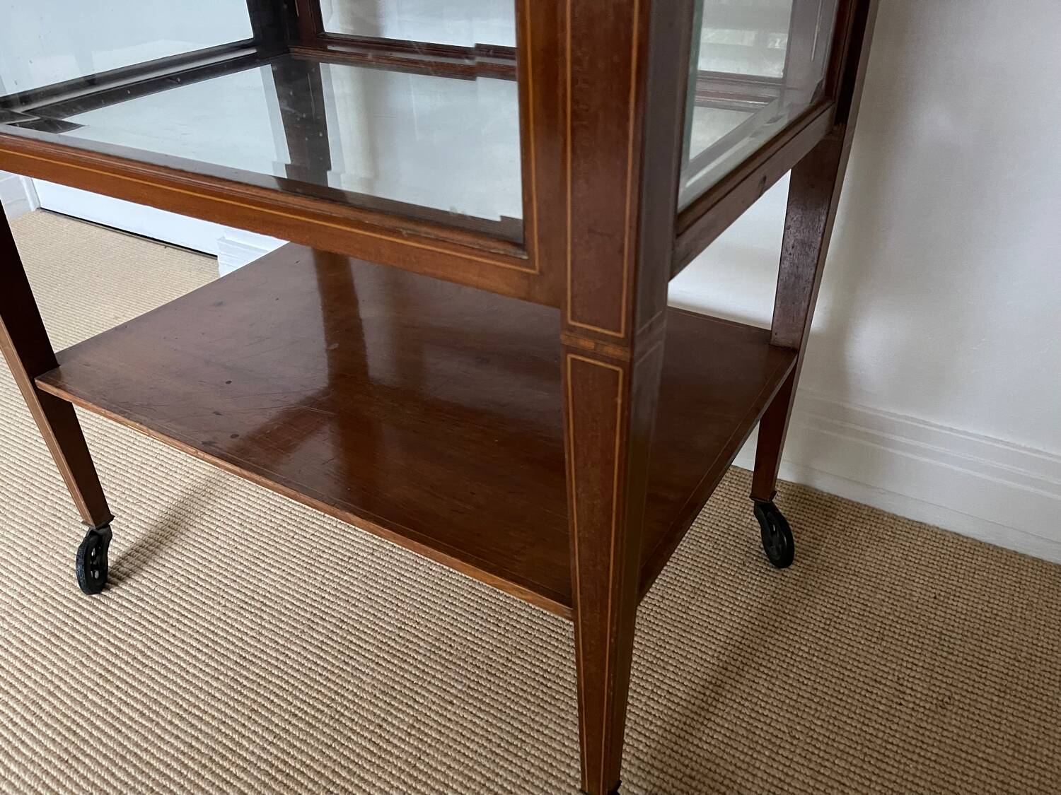 Serving Light mahogany English tea table. Beveled windows. circa 1900. Removable glass top.