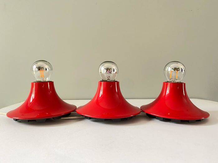 Three "Teti" wall lights Vico Magistretti edition Artemide