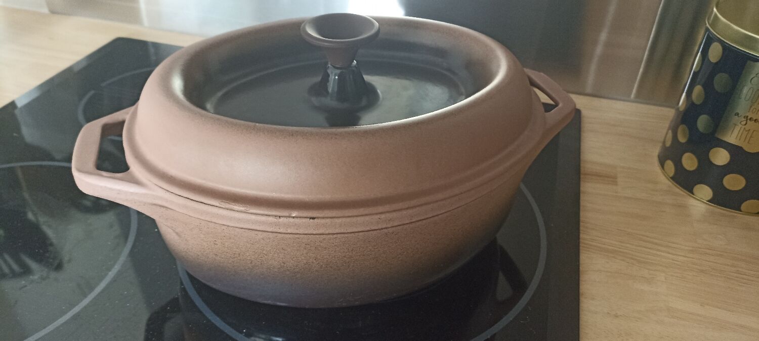 Nomar cast iron casserole