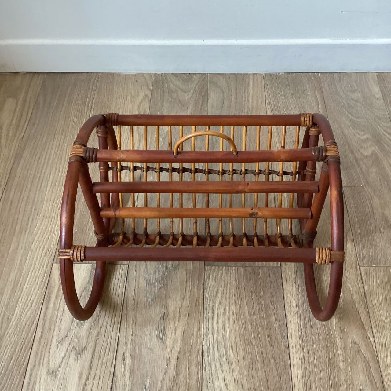 Porte-revues rotin vintage