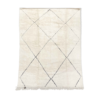 Tapis berbère marocain beni ouarain écru à losanges noirs gravés 366x271cm