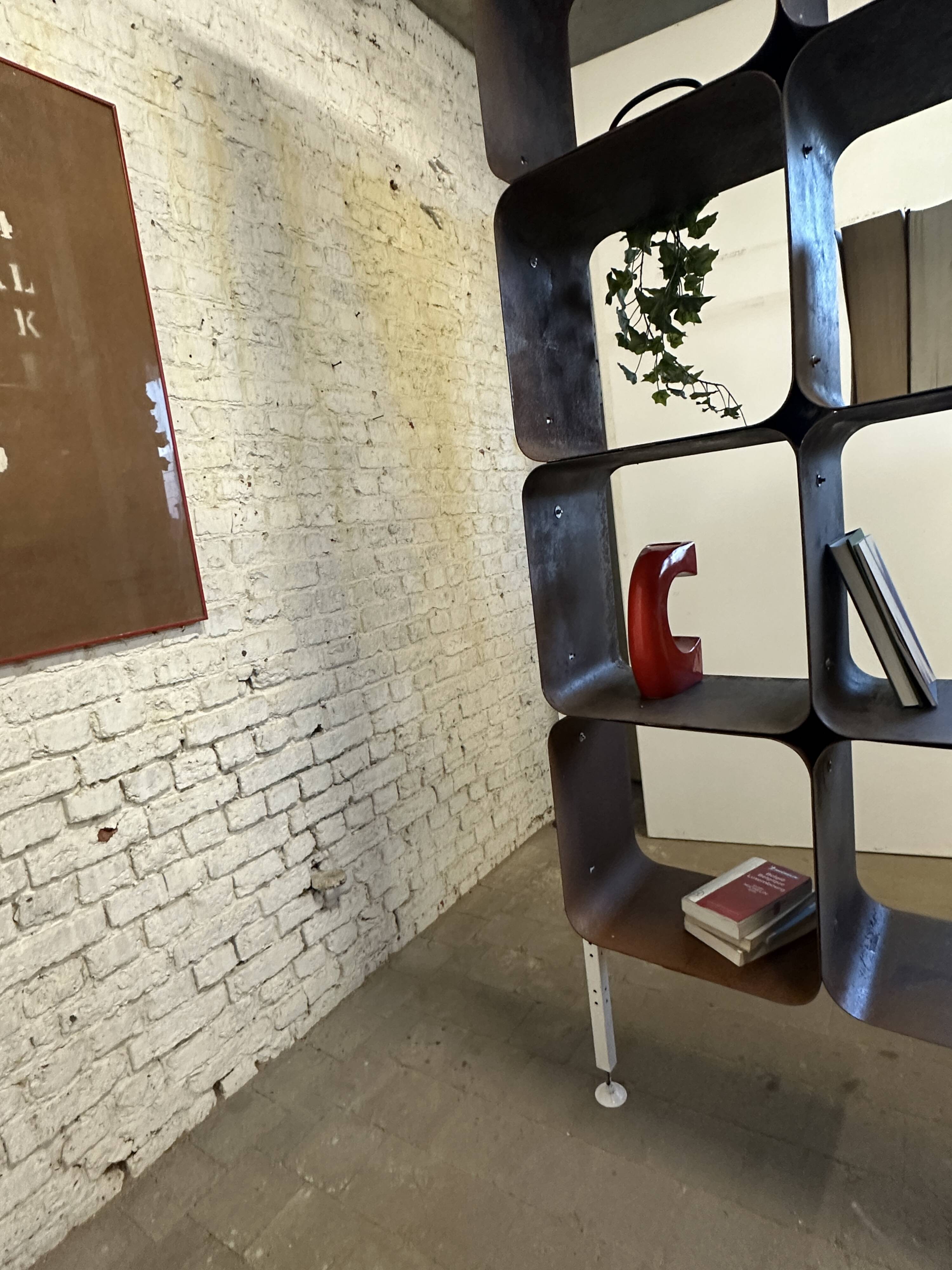 Wallunit roomdivider industry 1970