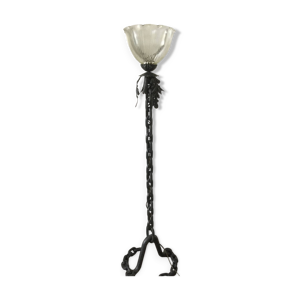 lampadaire chaîne brutaliste