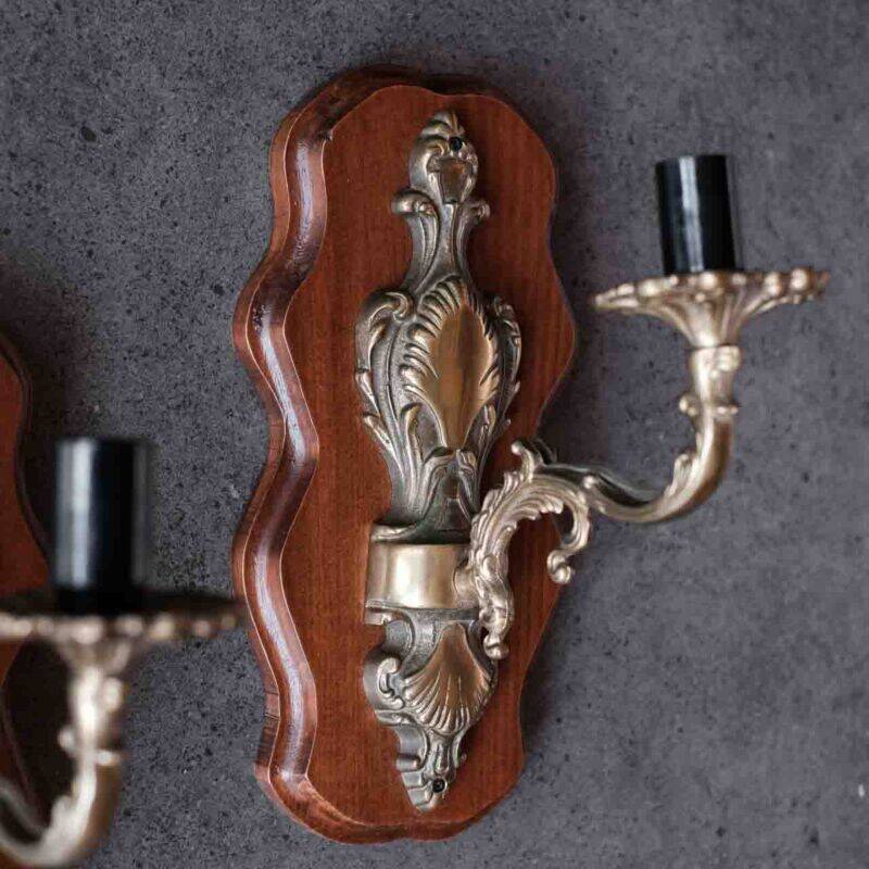 Paire d’appliques murales vintage, style Louis XV, en métal patiné et bois