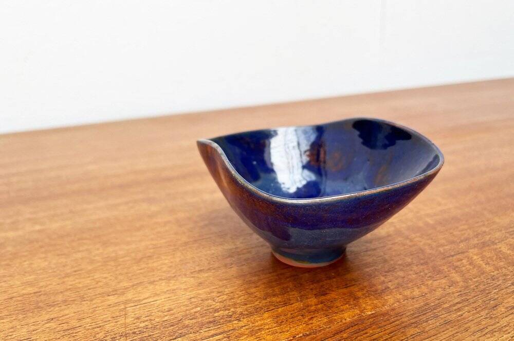 Mid-century German studio pottery bowl by Rainer Doss, 1960s.