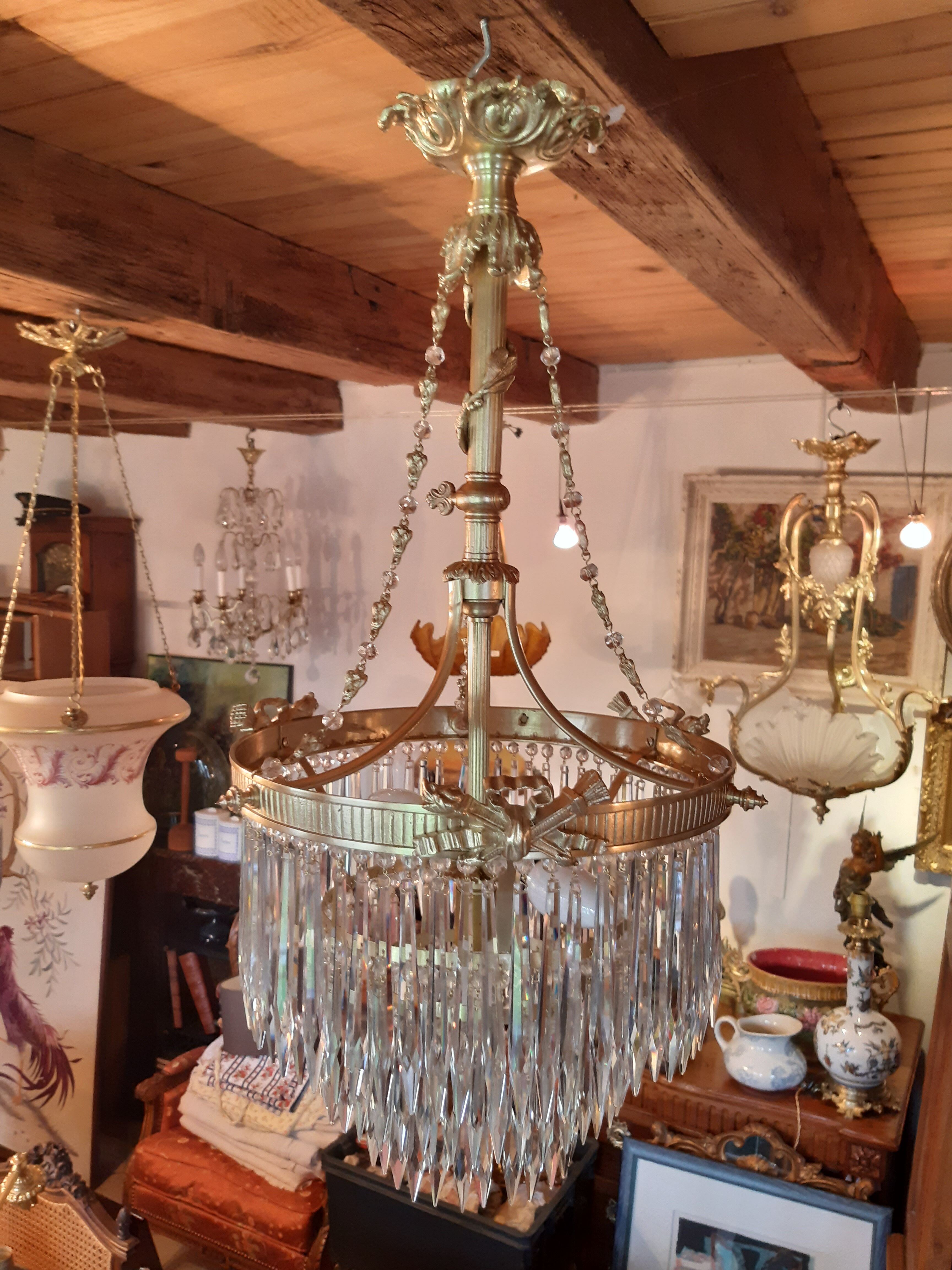 Lustre en bronze à pampilles en cristal taillé d'époque de la fin du XIX ème.