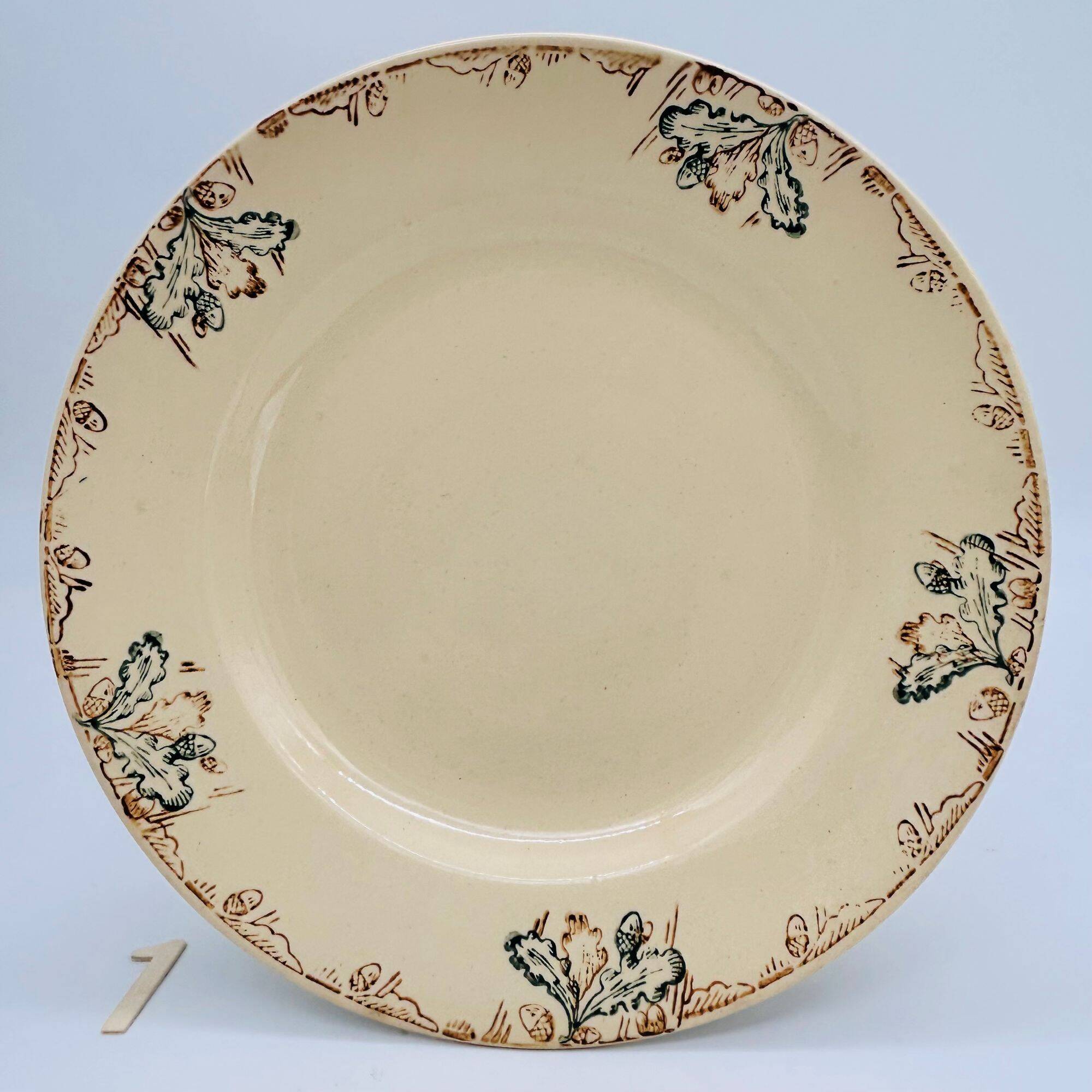 4 flat plates, oak and acorn.