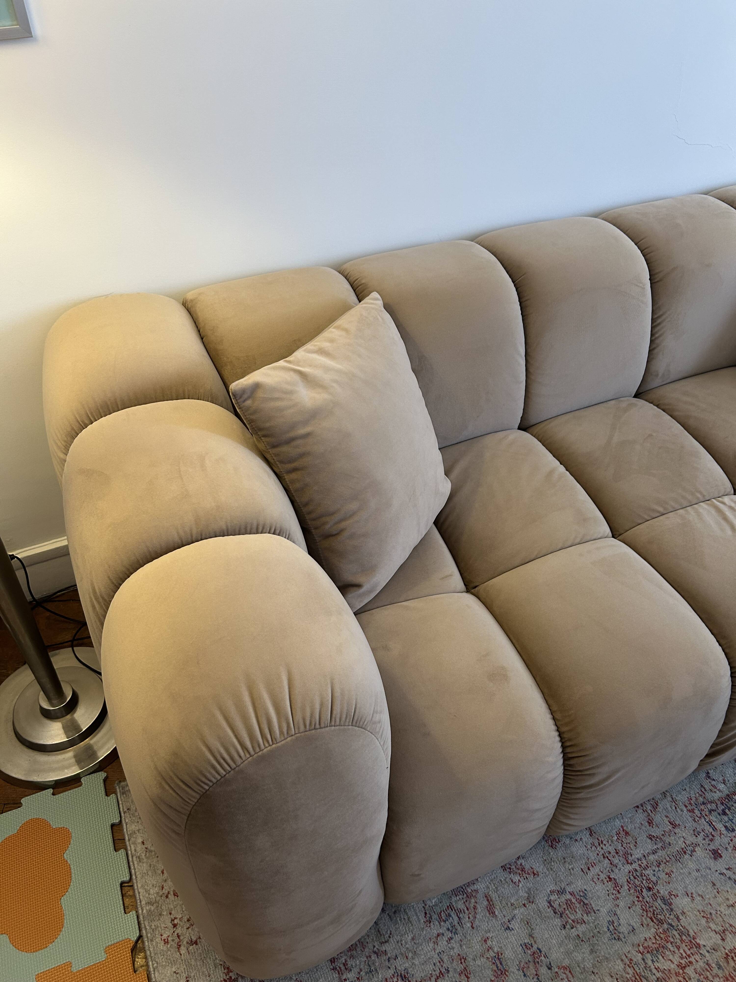 Canapé Windsor & Co en velours taupe/beige - excellent état