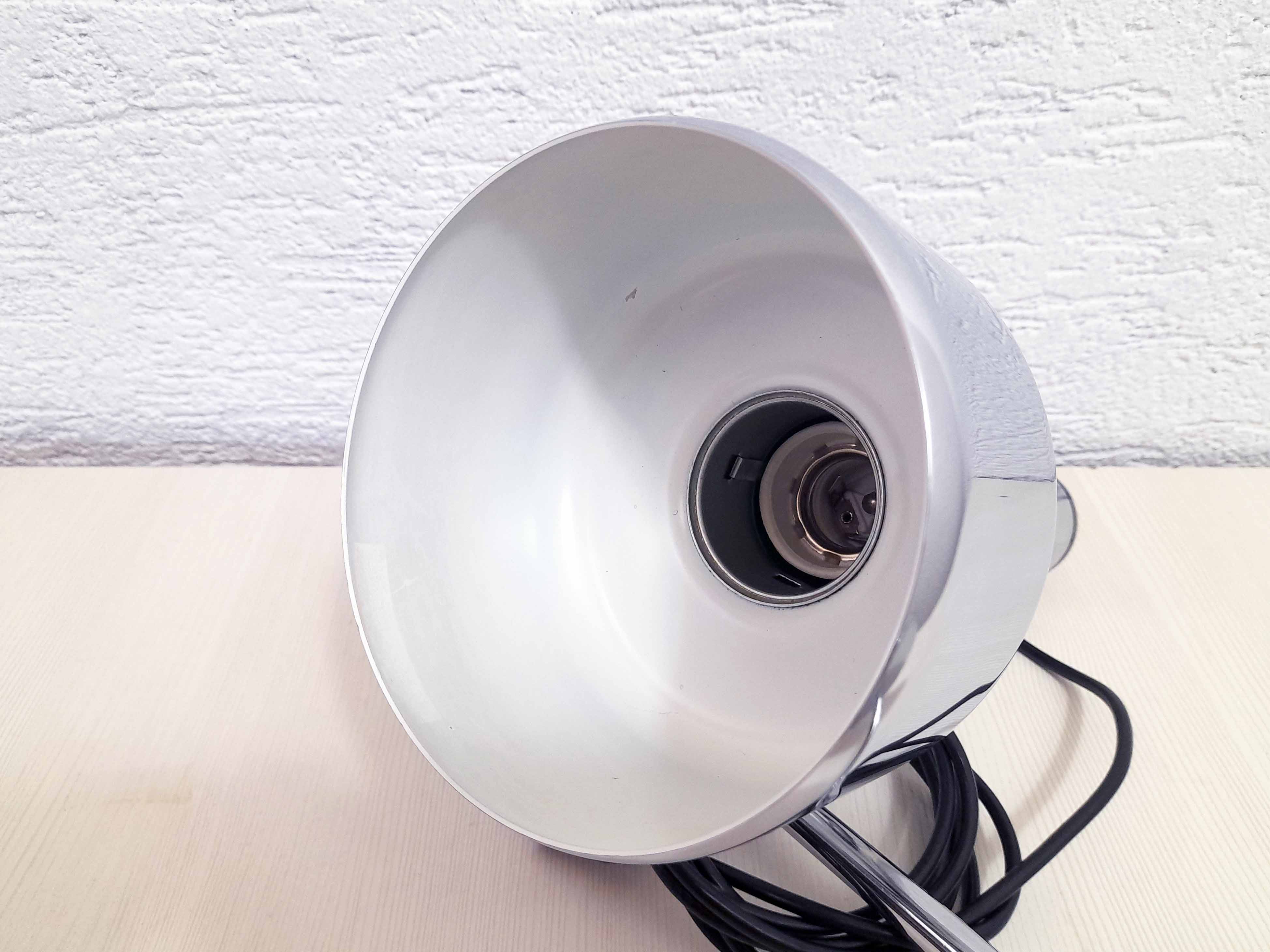 Lampe de bureau en métal chromé