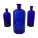 Trio de bouteilles d’apothicaire en verre bleu cobalt