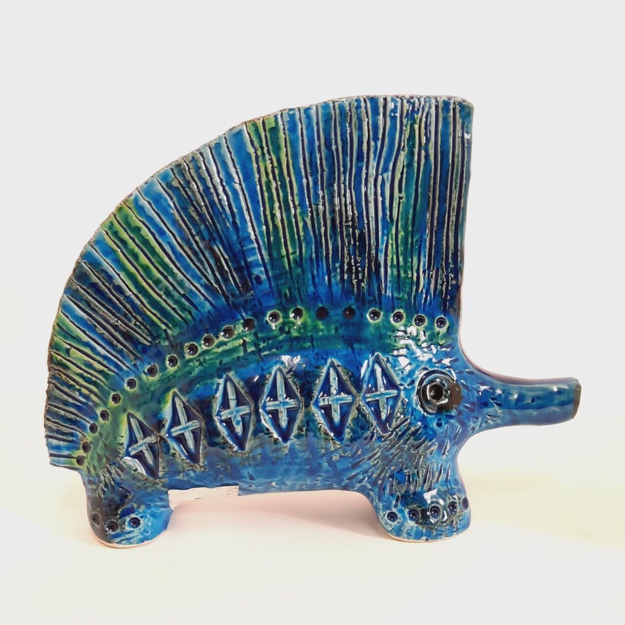 Vintage porcupine statue, design Aldo Londi for Bitossi, Rimini blue series.