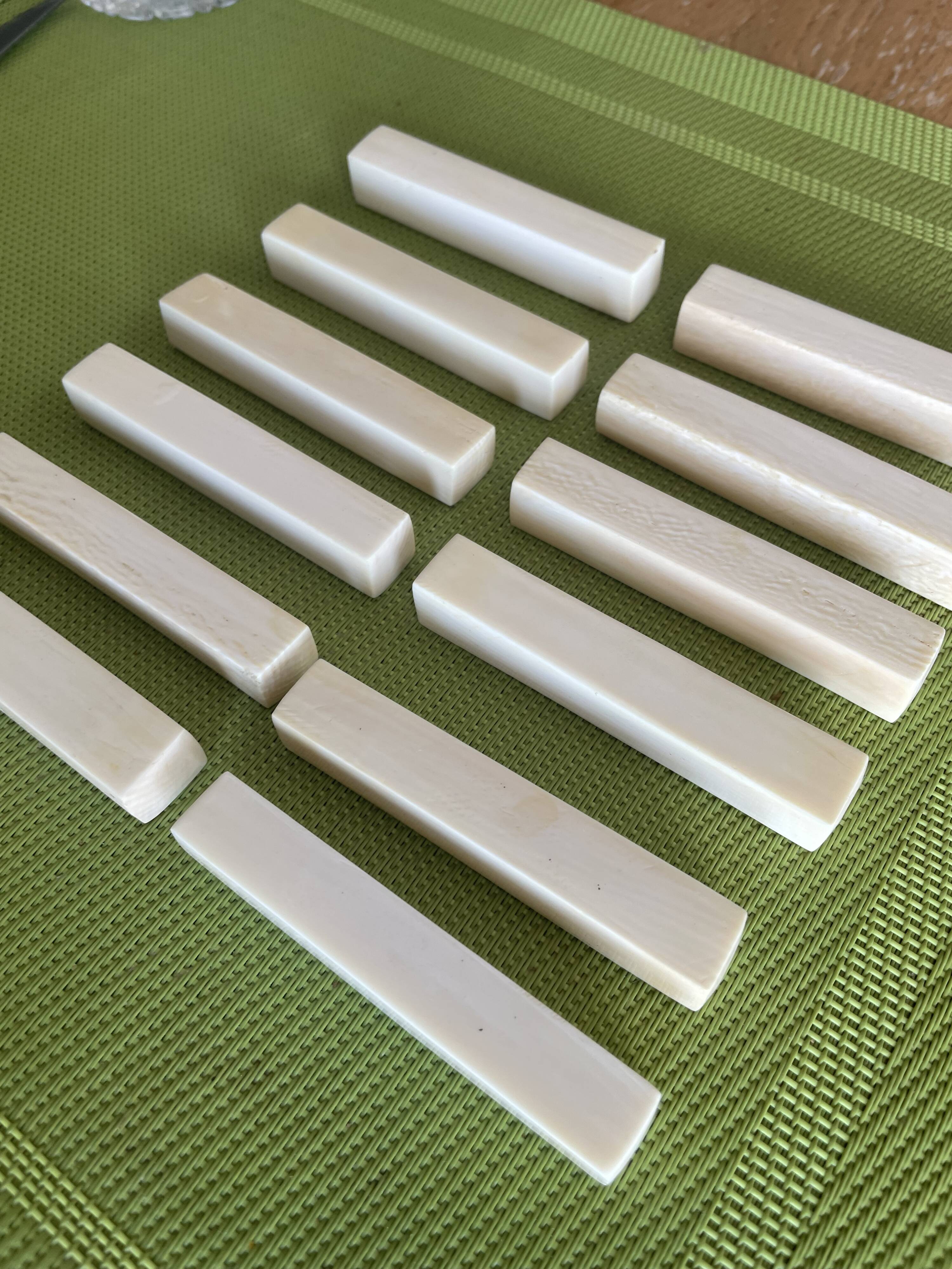 Set of 12 vintage knife rests in polished bone - ivory look, minimal