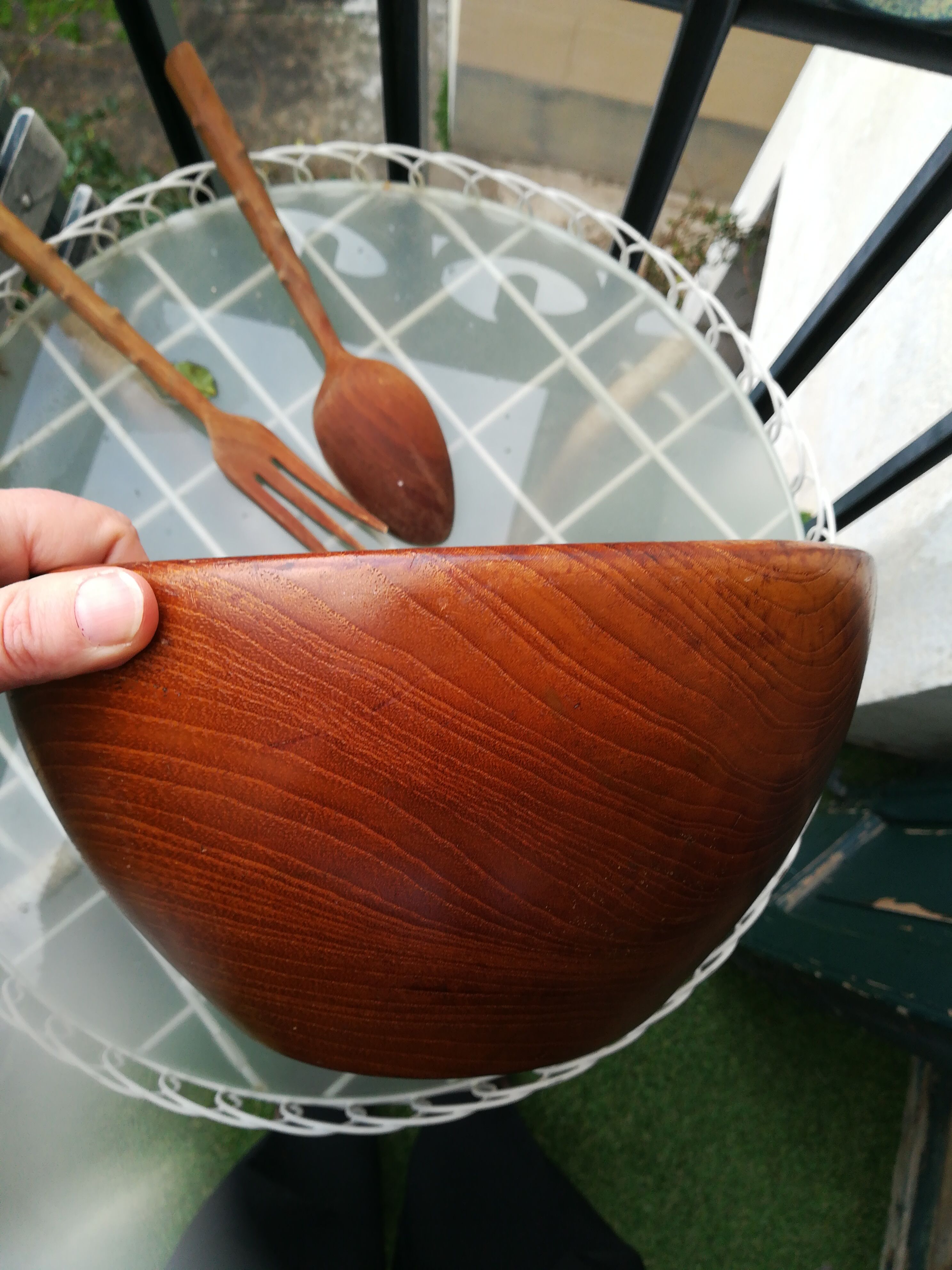 Rosewood salad and cutlery