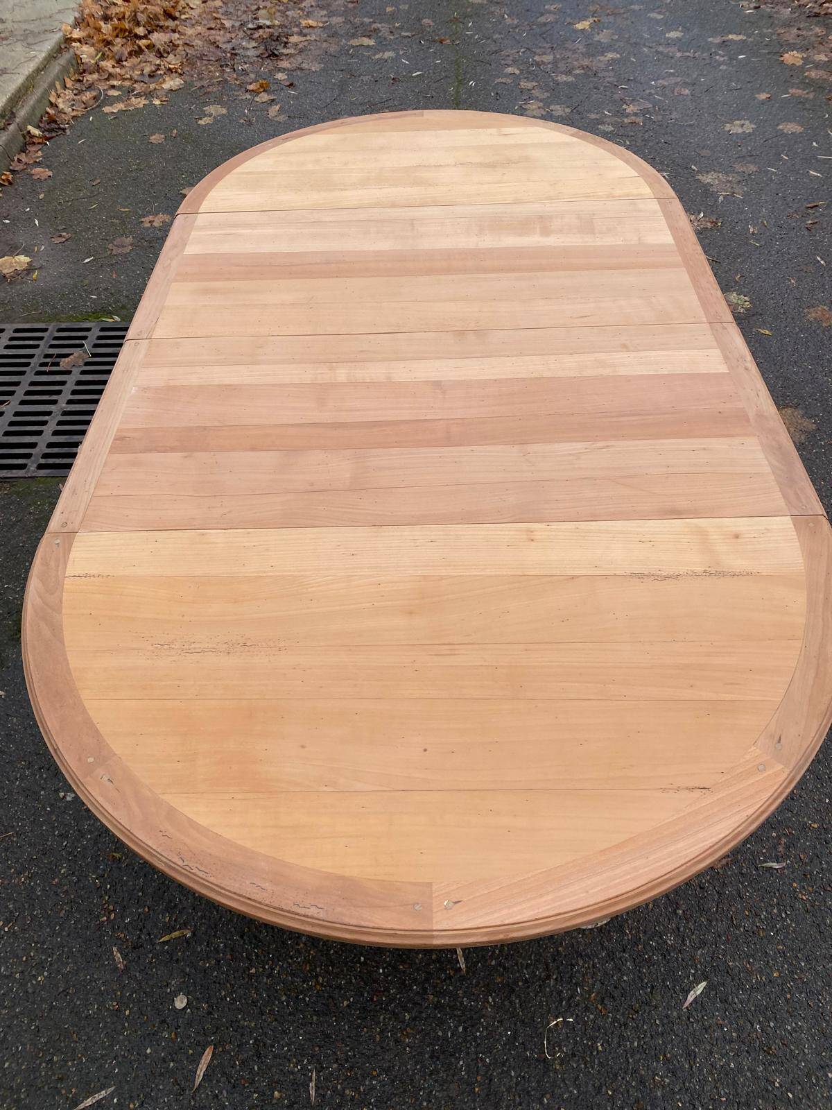 Extendable round farmhouse dining table restored in solid oak from the 19th century